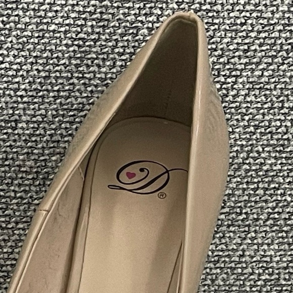 Delicious Tan Pointed Toe Heels with Sleek Stiletto - Picture 2 of 15